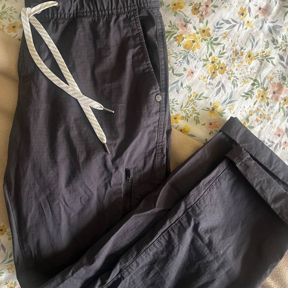 Vuori Pants Womens Size Medium Gray Charcoal Ripstop Cargo Pants Hiking Camping